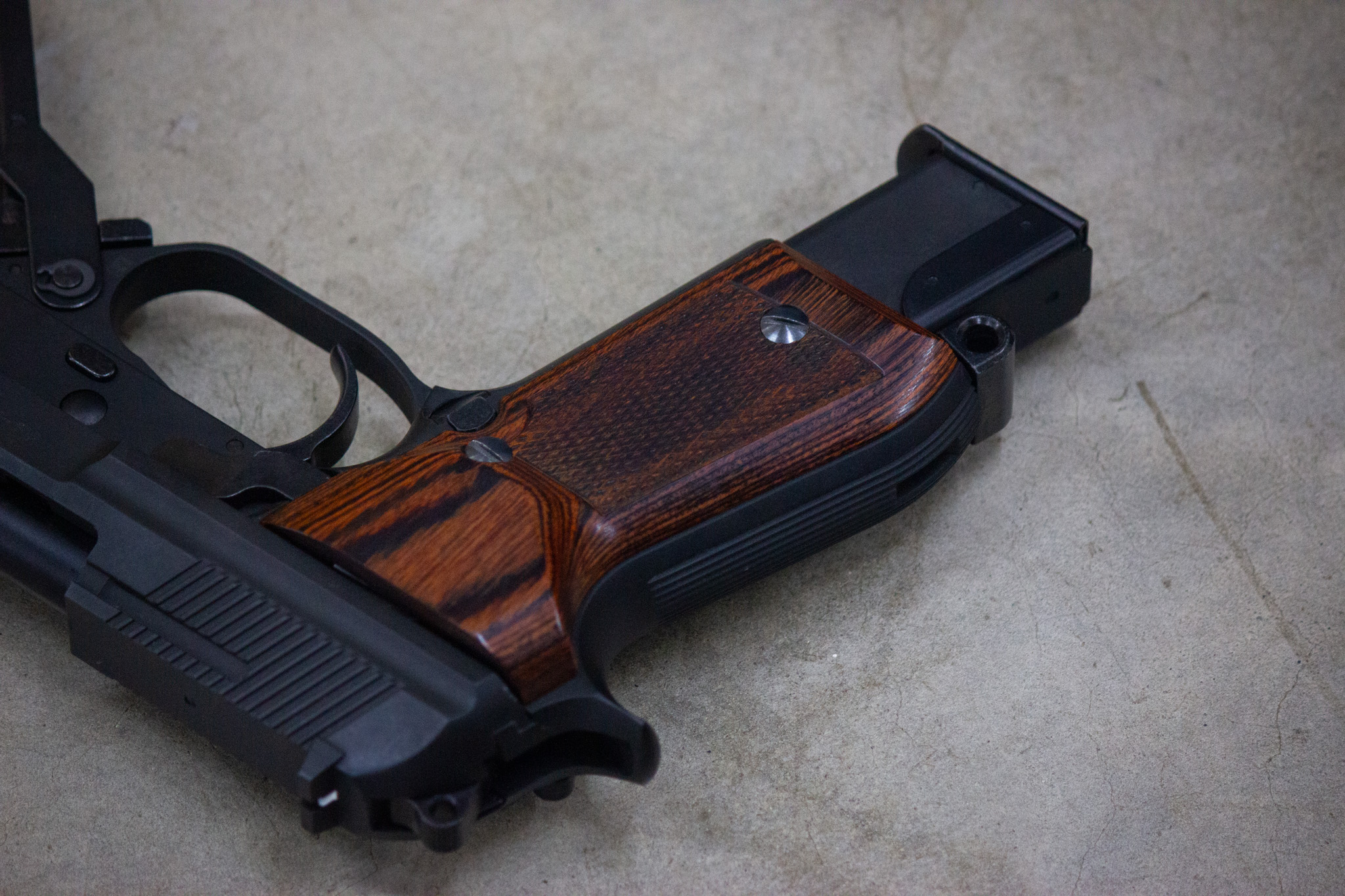M93RⅡシリーズ / KSC / 木製グリップ / チェッカー / ブラウン [AWG
