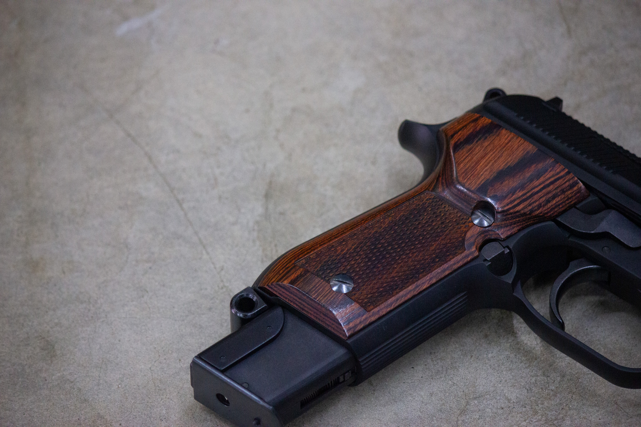 M93RⅡシリーズ / KSC / 木製グリップ / チェッカー / ブラウン [AWG