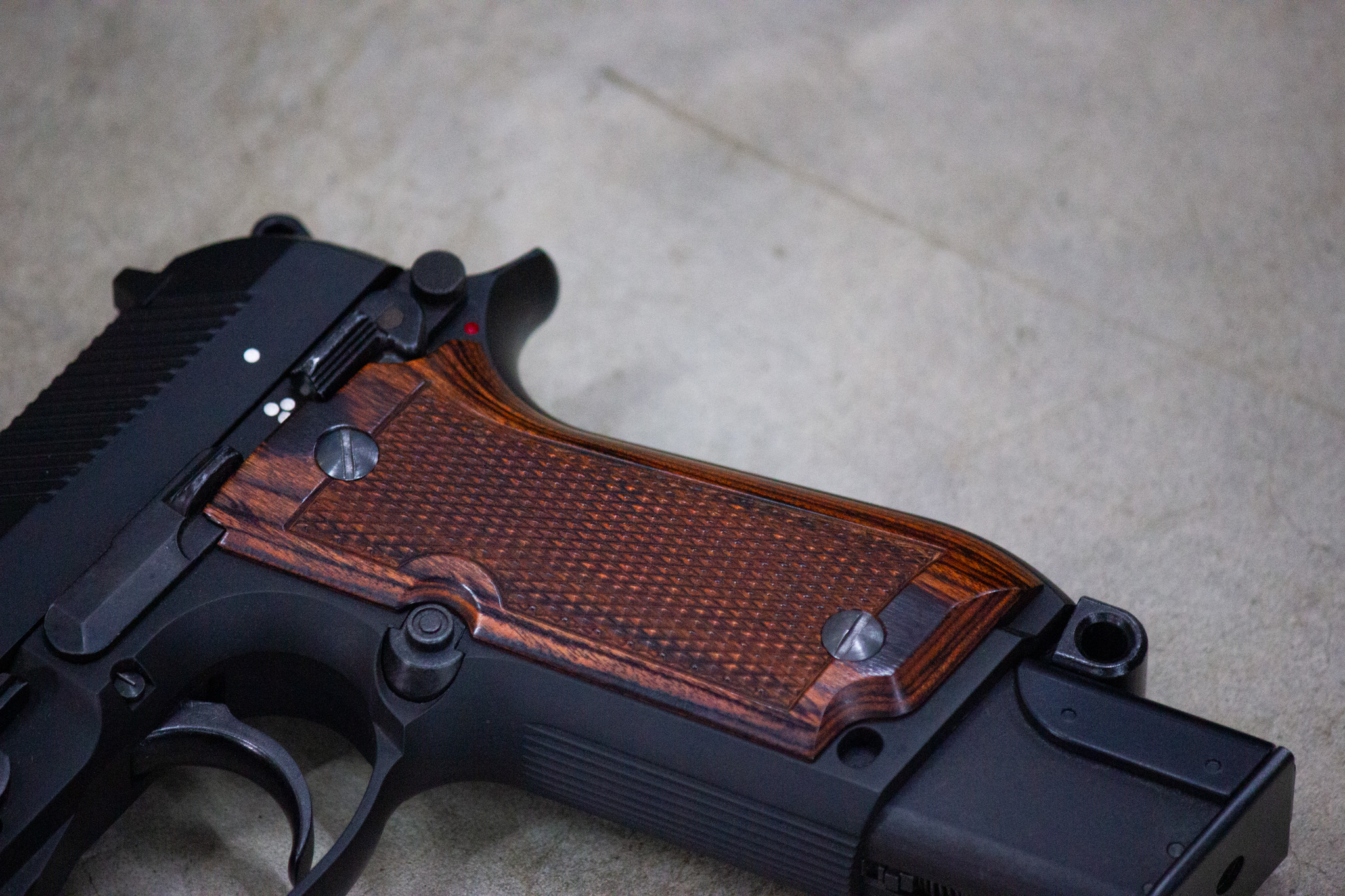 M93RⅡシリーズ / KSC / 木製グリップ / チェッカー / ブラウン [AWG