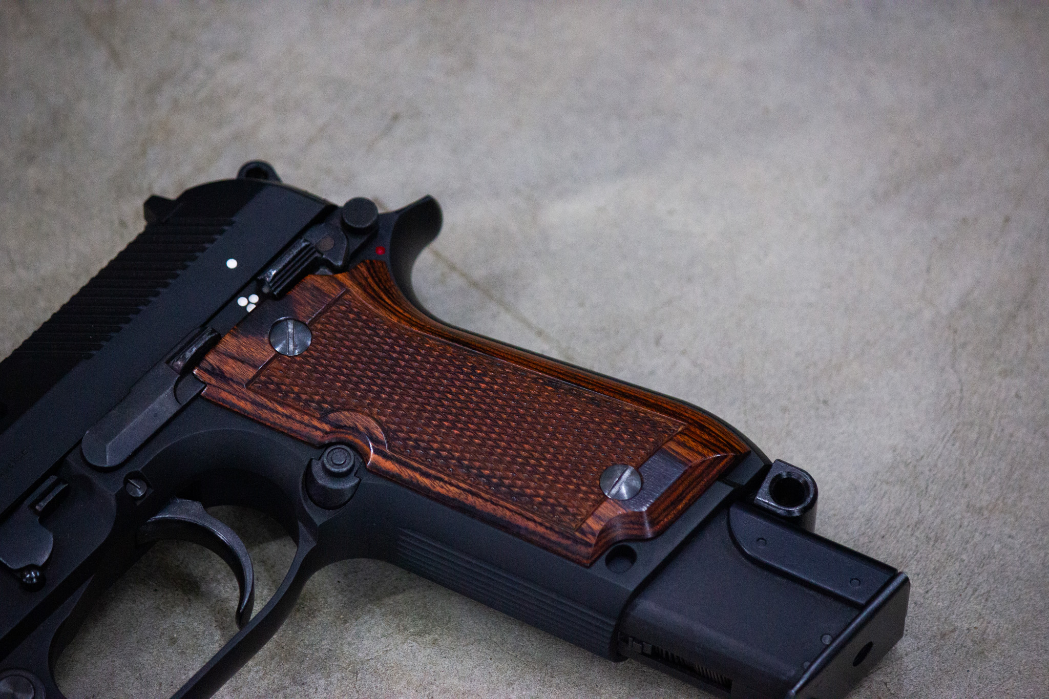 M93RⅡシリーズ / KSC / 木製グリップ / チェッカー / ブラウン [AWG