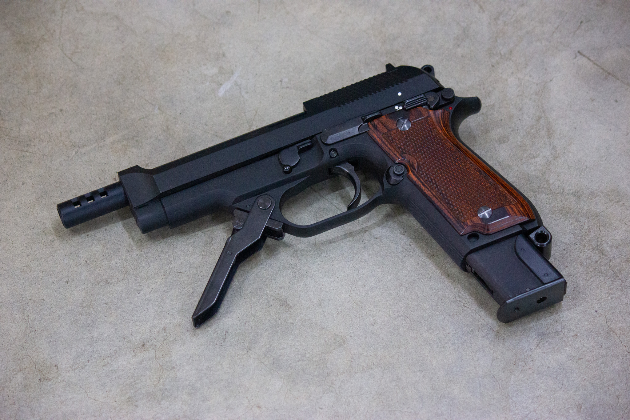 M93RⅡシリーズ / KSC / 木製グリップ / チェッカー / ブラウン [AWG