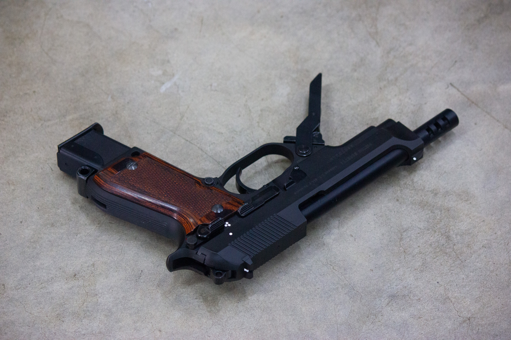 M93RⅡシリーズ / KSC / 木製グリップ / チェッカー / ブラウン [AWG