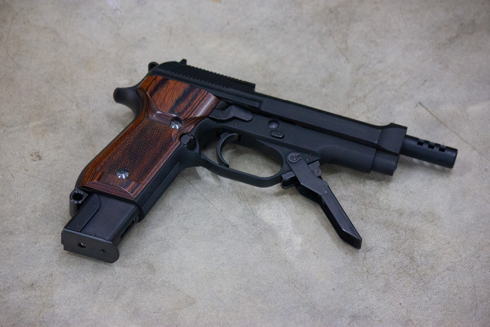 M93RⅡシリーズ / KSC / 木製グリップ / チェッカー / ブラウン [AWG