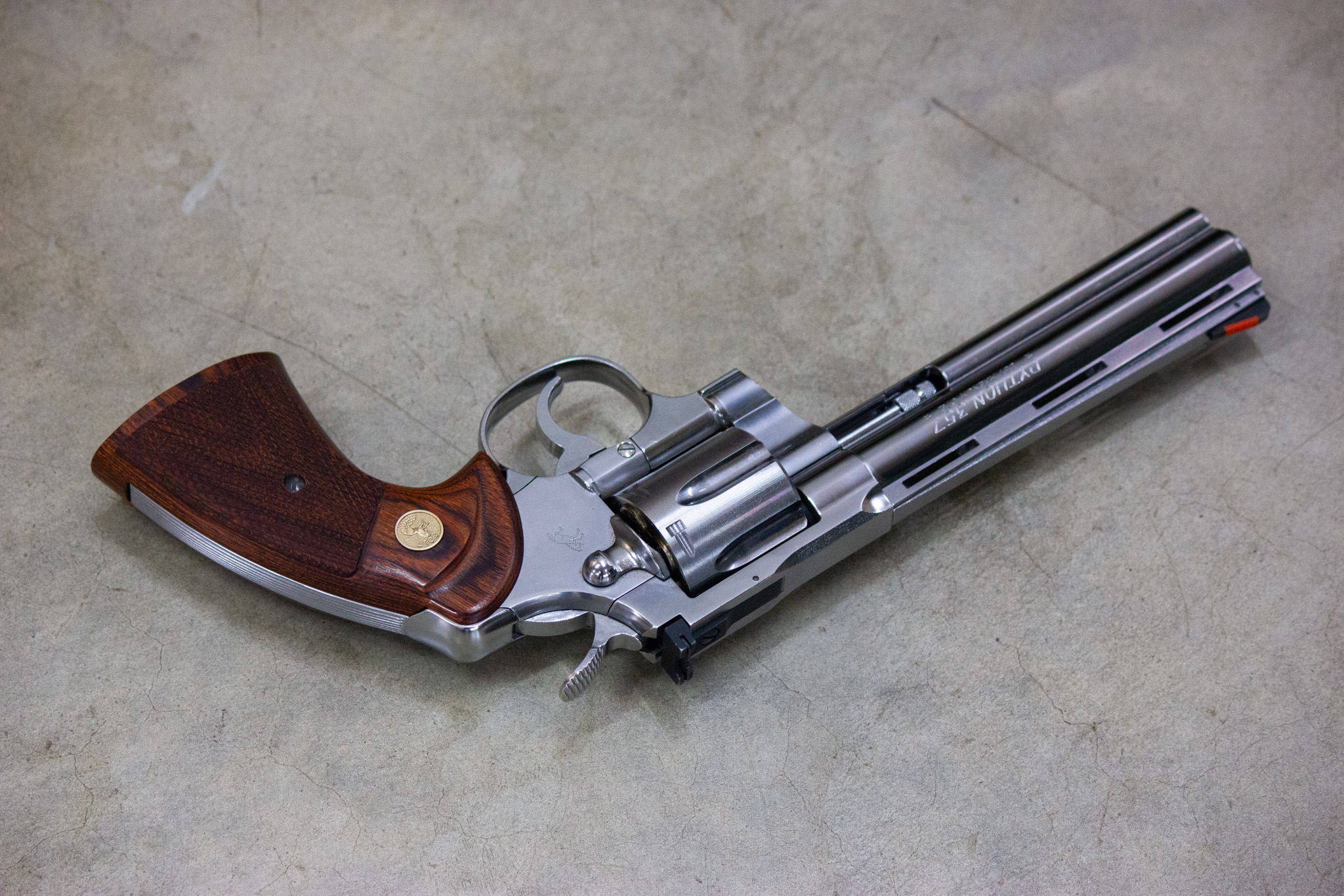 コルトパイソン.357 マグナム / タナカワークス / 木製グリップ