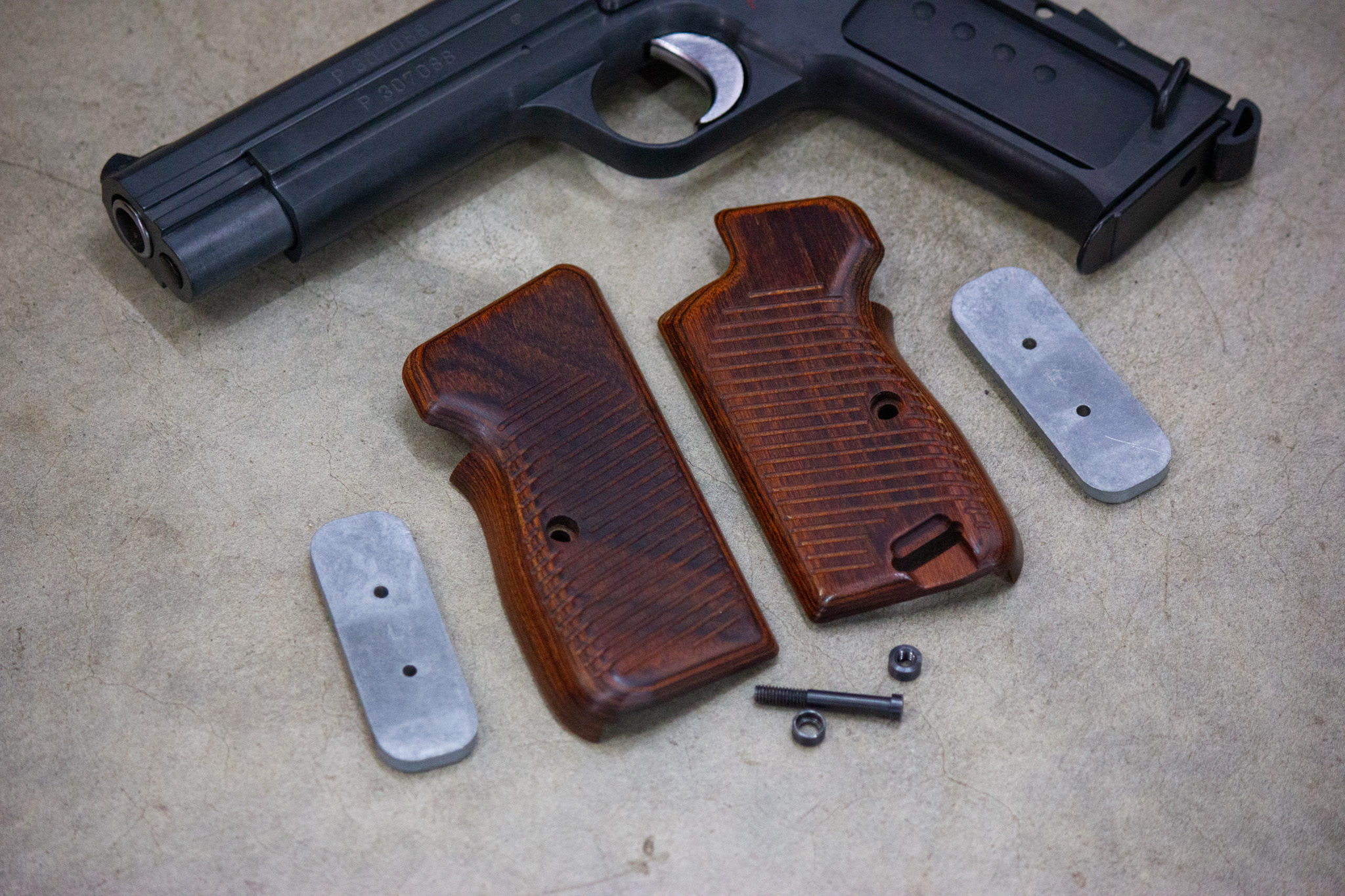 SIG P210-6 / マルシン工業 / 木製グリップ / ブラウン [AWG-1466