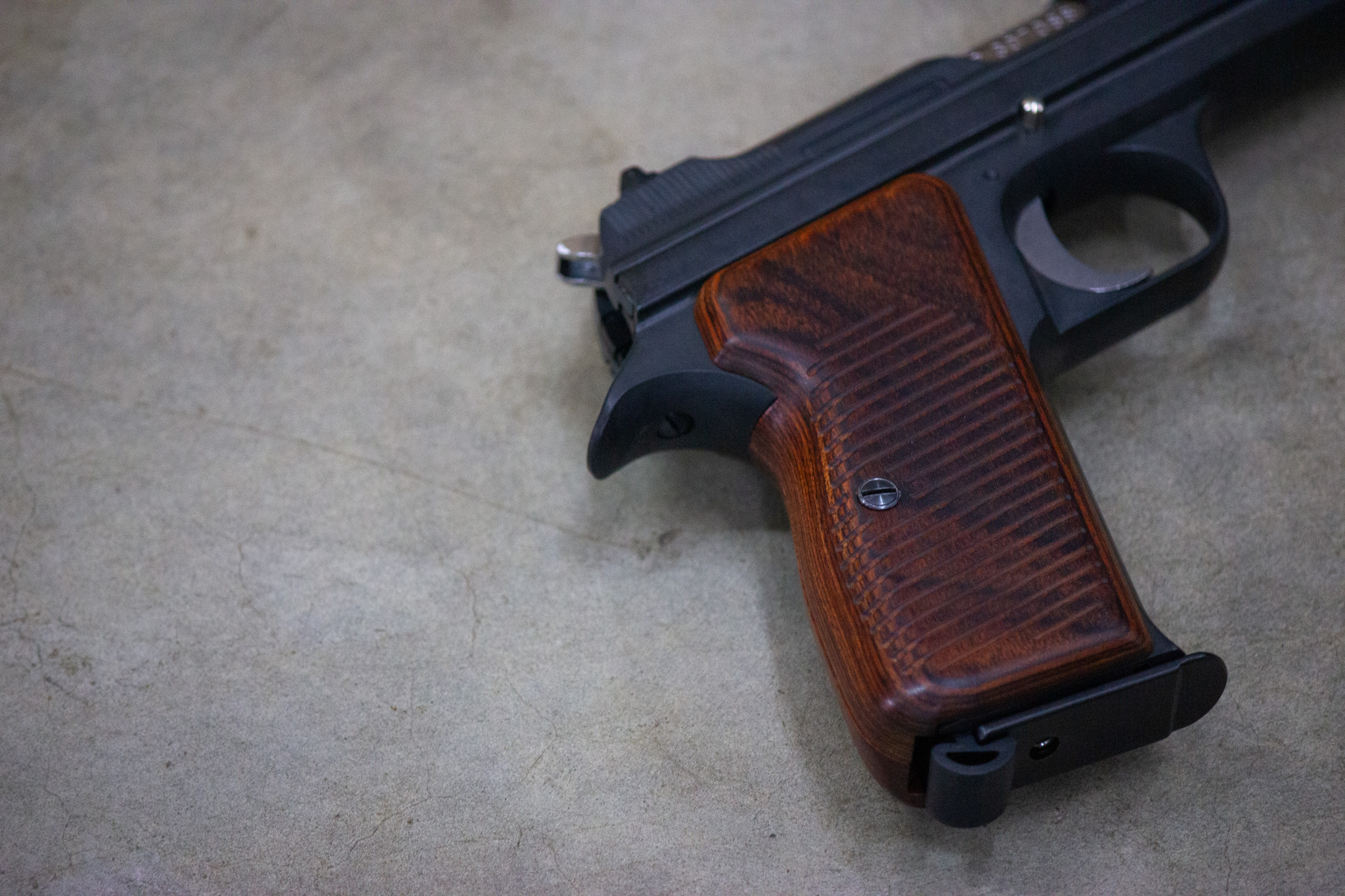 SIG P210-6 / マルシン工業 / 木製グリップ / ブラウン [AWG-1466