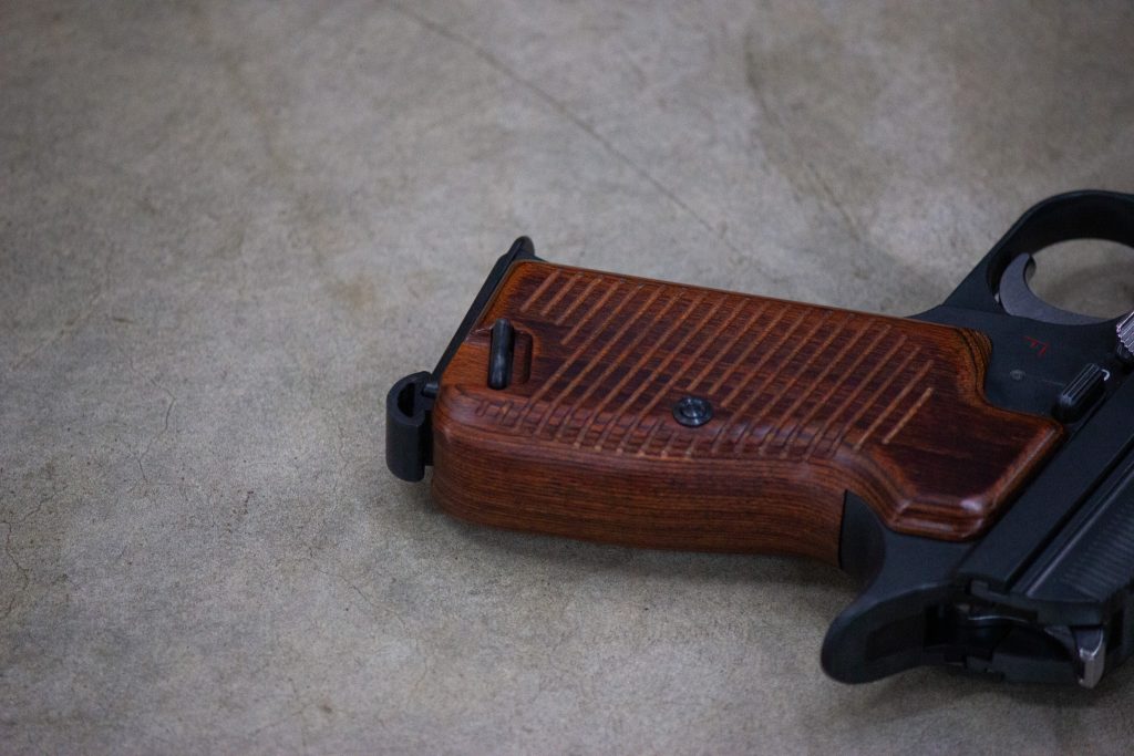 SIG P210-6 / マルシン工業 / 木製グリップ / ブラウン [AWG-1466