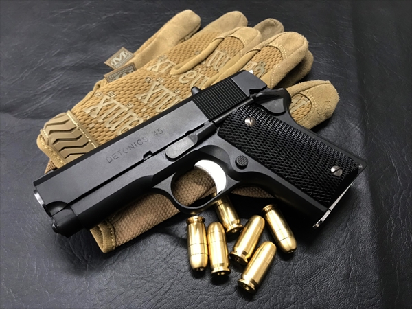 ウッドグリップ DETONICS.45＜ブラック/フルチェッカー