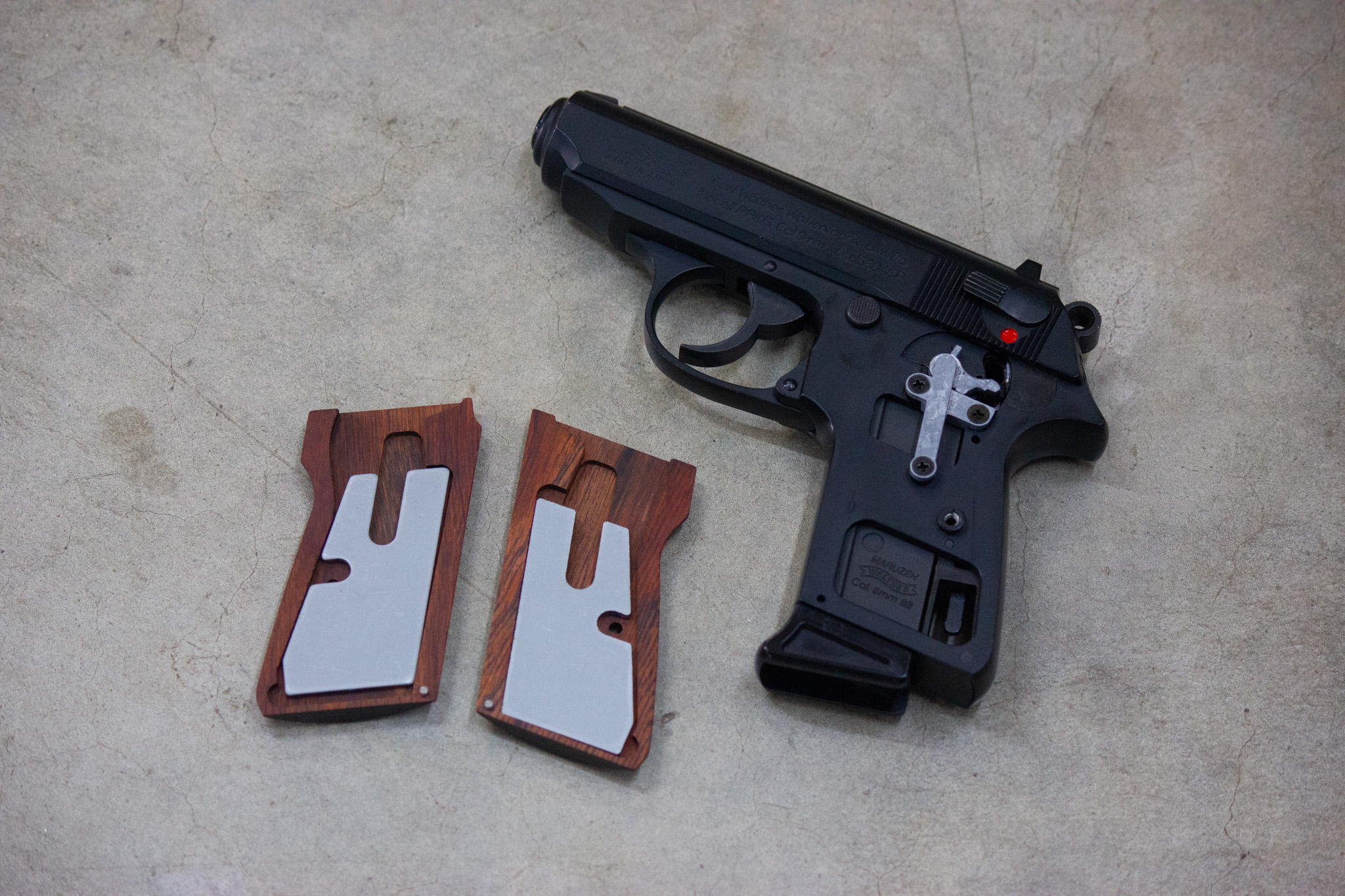 ワルサーPPK/S ｜マルゼン / 木製グリップ / チェッカー / ブラウン