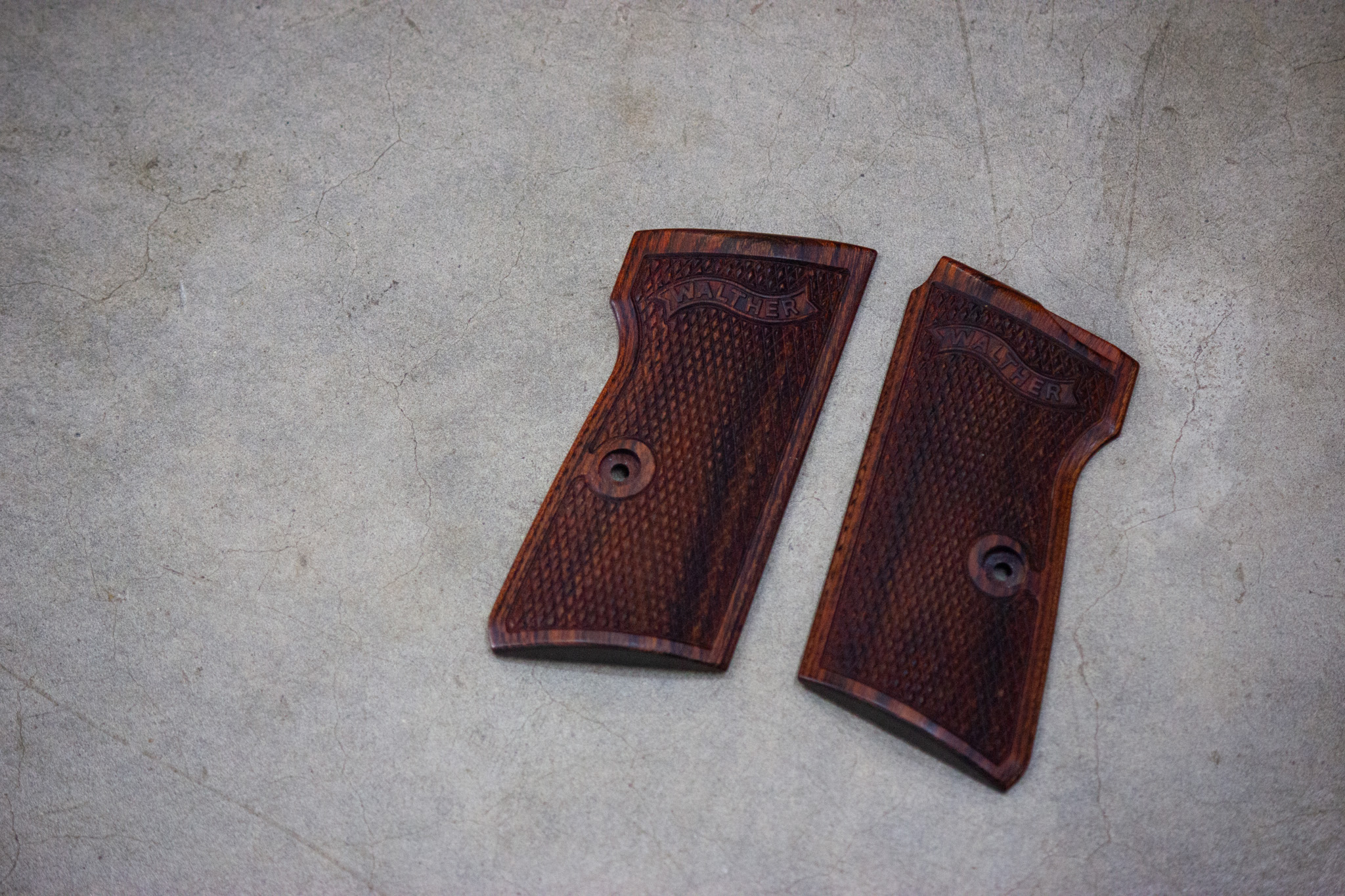 ワルサーPPK/S ｜マルゼン / 木製グリップ / チェッカー / ブラウン