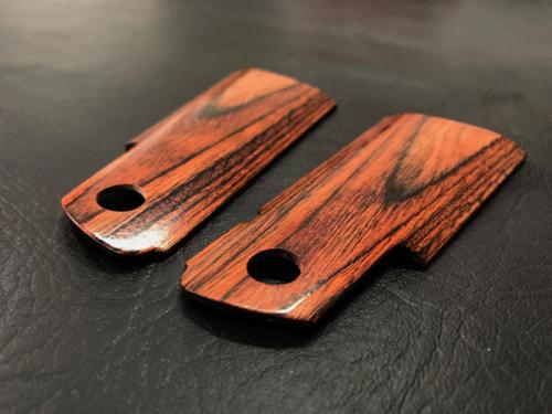 Wood grip Hi-CAPA 5.1 / 4.3 <Smooth / Brown>