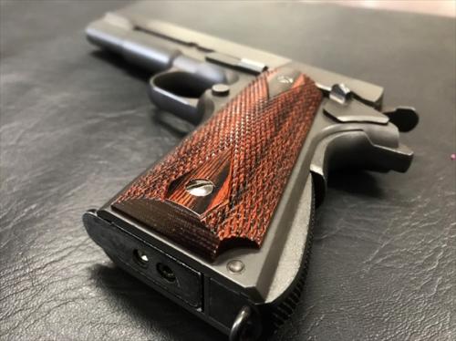 Wood Grip Government / 45 AUTO <Diamond Checker / Brown>