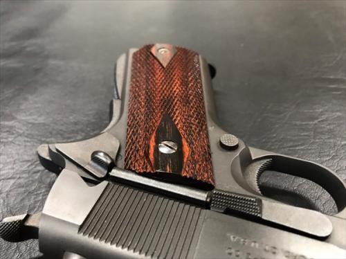 Wood Grip Government / 45 AUTO <Diamond Checker / Brown>