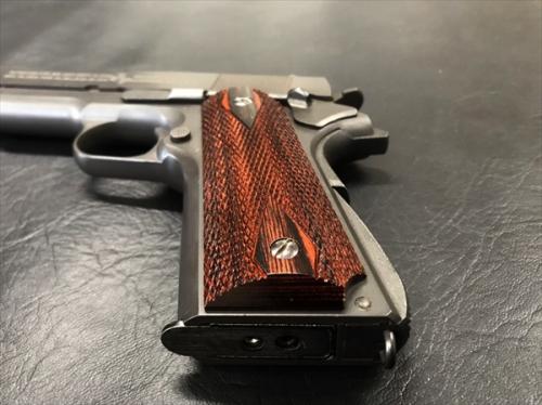 Wood Grip Government / 45 AUTO <Diamond Checker / Brown>