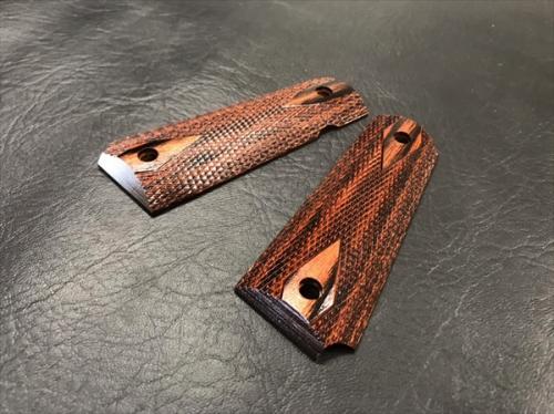 Wood Grip Government / 45 AUTO <Diamond Checker / Brown>