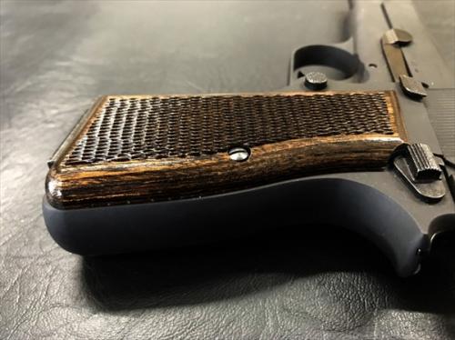 Wood grip browning high power <checker / dark brown>