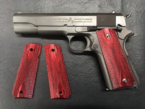 Wood Grip Government / 45 AUTO <Diamond Checker / Red>