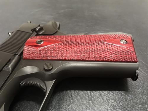 Wood Grip Government / 45 AUTO <Diamond Checker / Red>