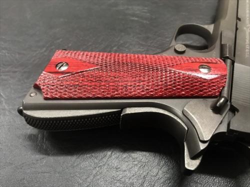 Wood Grip Government / 45 AUTO <Diamond Checker / Red>