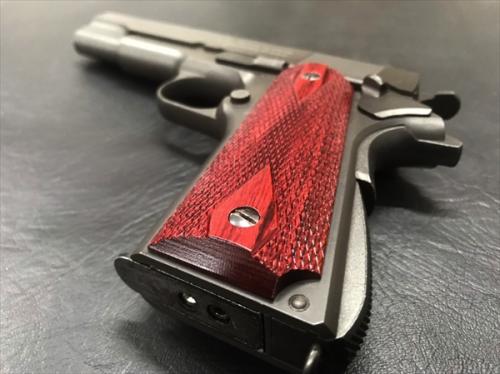 Wood Grip Government / 45 AUTO <Diamond Checker / Red>