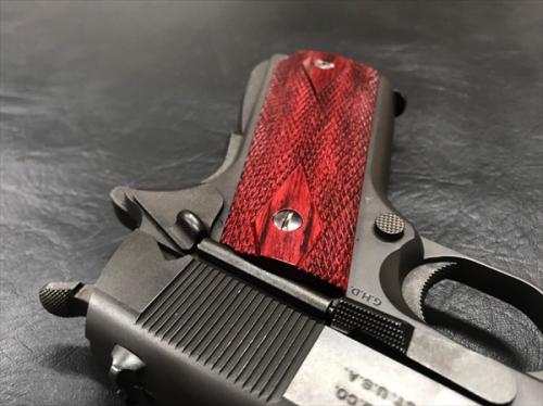 Wood Grip Government / 45 AUTO <Diamond Checker / Red>