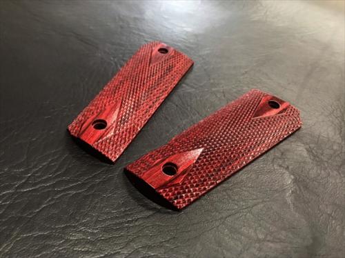 Wood Grip Government / 45 AUTO <Diamond Checker / Red>