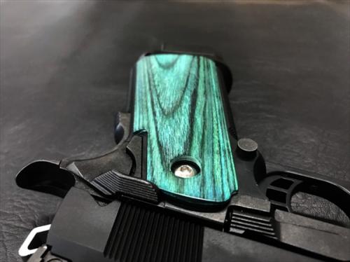 Wood grip Hi-CAPA 5.1 / 4.3 <Smooth / Green>